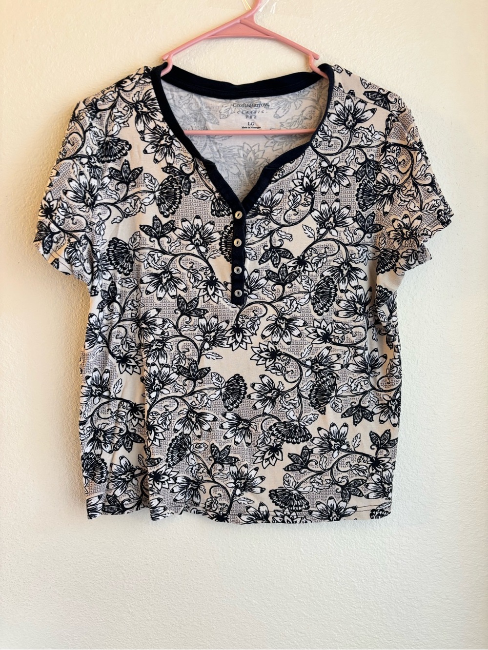 Croft & Barrow Women's Large Floral Henley Top Black White Short Sleeve Knit